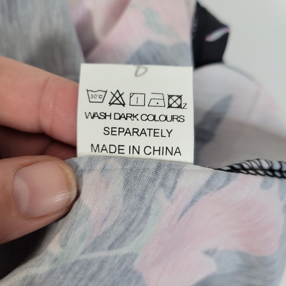 NWT Womans Vote Pretty Spaghetti Strap Floral Dress Size Large - Picture 10 of 10